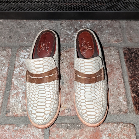 FreeBird Monalisa White Snake Slides Size 8 - Picture 8 of 16